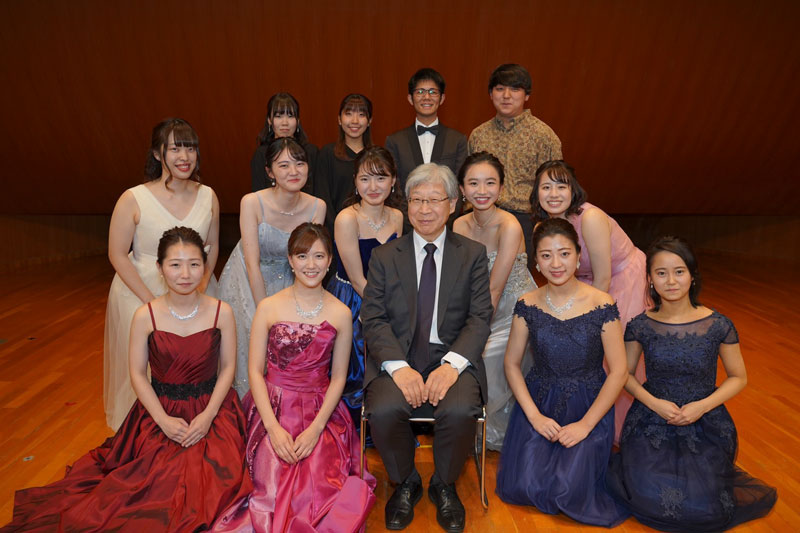 Japanische Hornstudenten mit Professor Mizuno im Mindelsaal